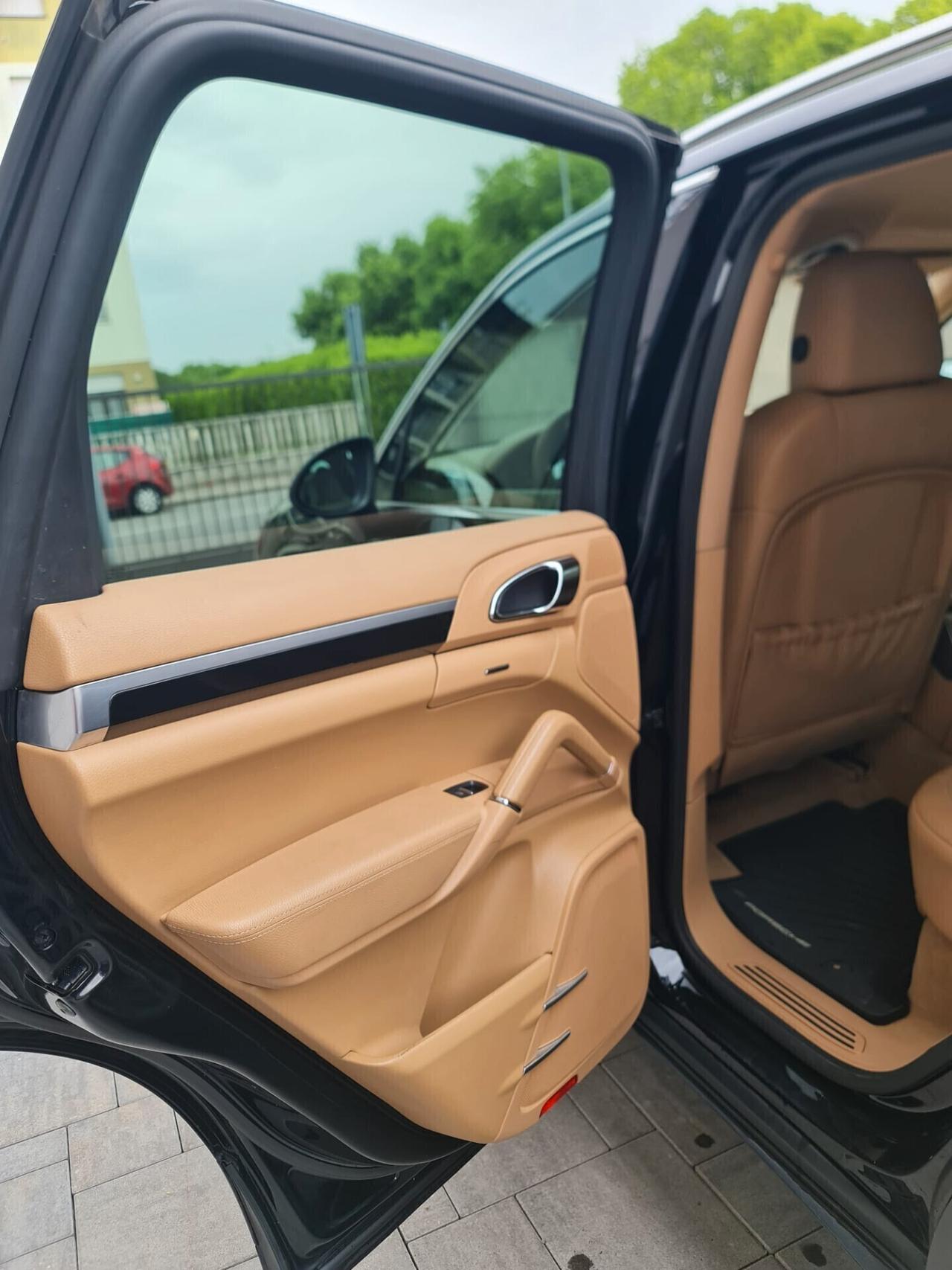 PORSCHE CAYENNE 3.0 V6 TDI 245cv NAVY PELLE TEL !!!