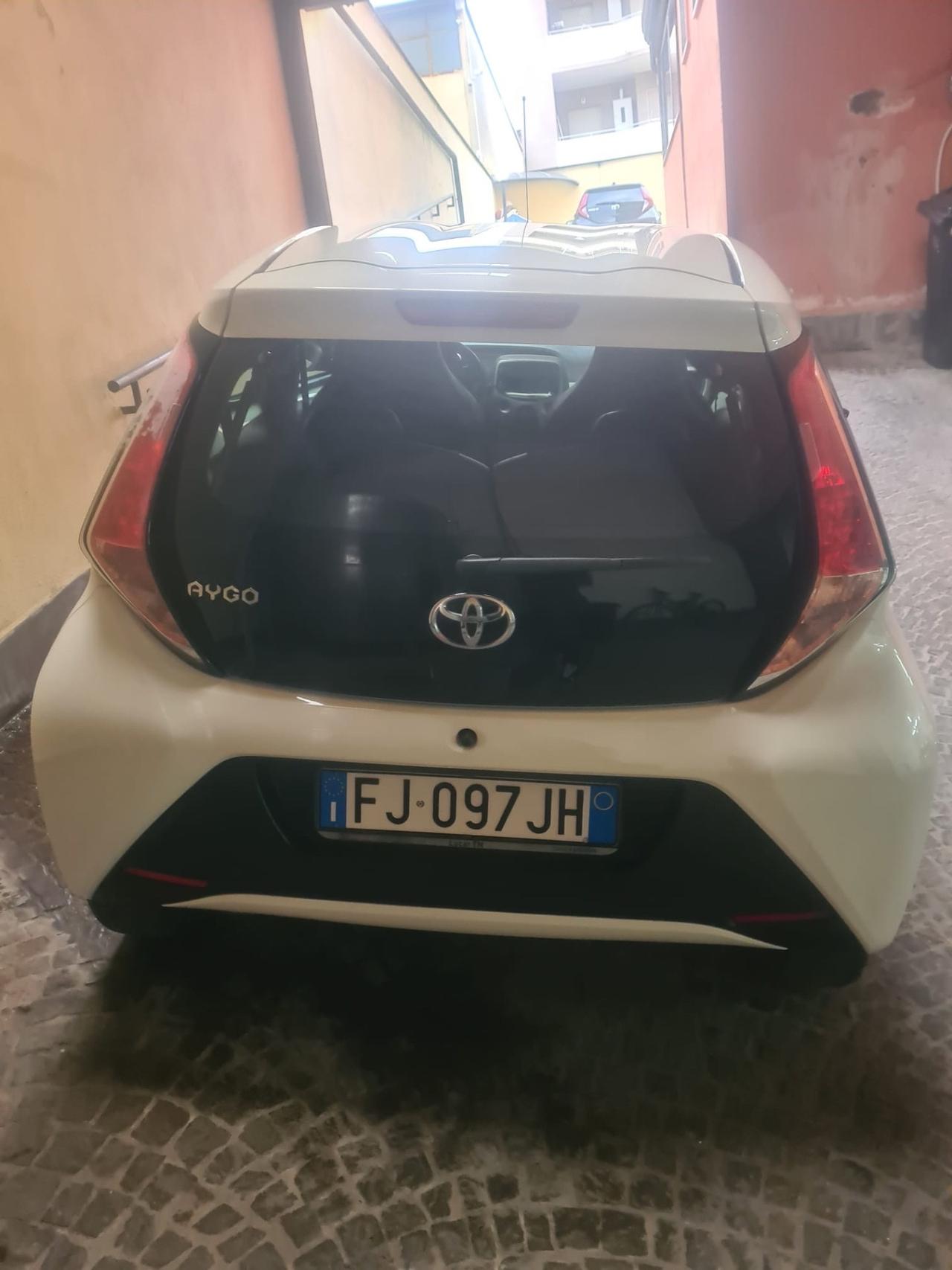 Toyota Aygo 1.0 VVT-i 69 CV 5 porte x-cool