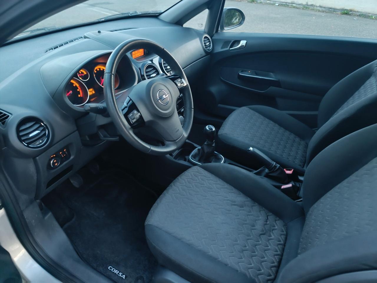 Opel Corsa 1.2 3 porte 2013 SOLAMENTE 49.000 KM