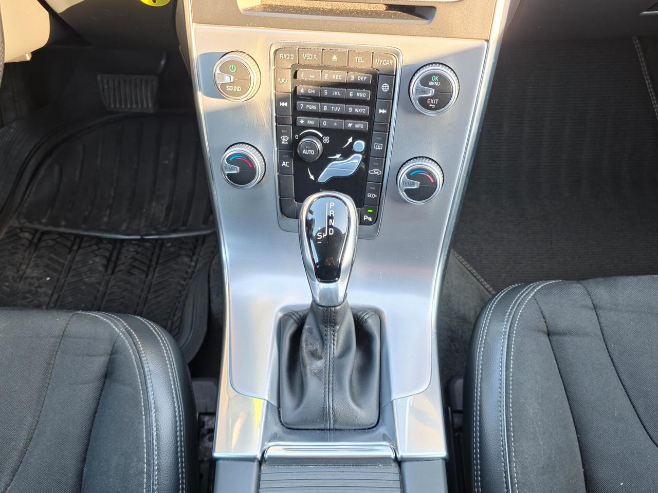 Volvo V60 Cross Country CV-150 D3 Geartronic Summum 2017-E6 Automatico