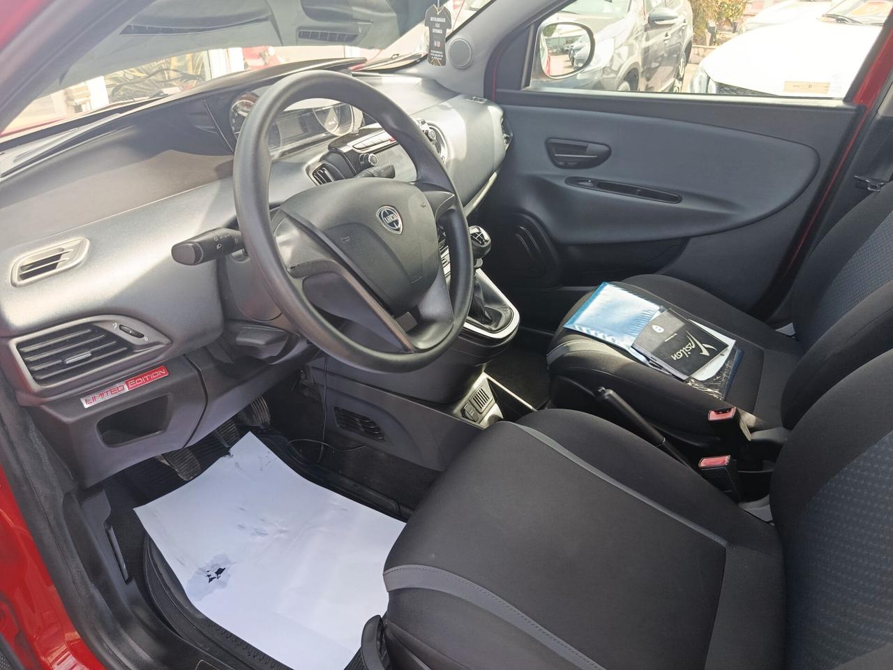 Lancia Ypsilon 0.9 TwinAir 85 CV 5 porte Metano Ecochic Platinum