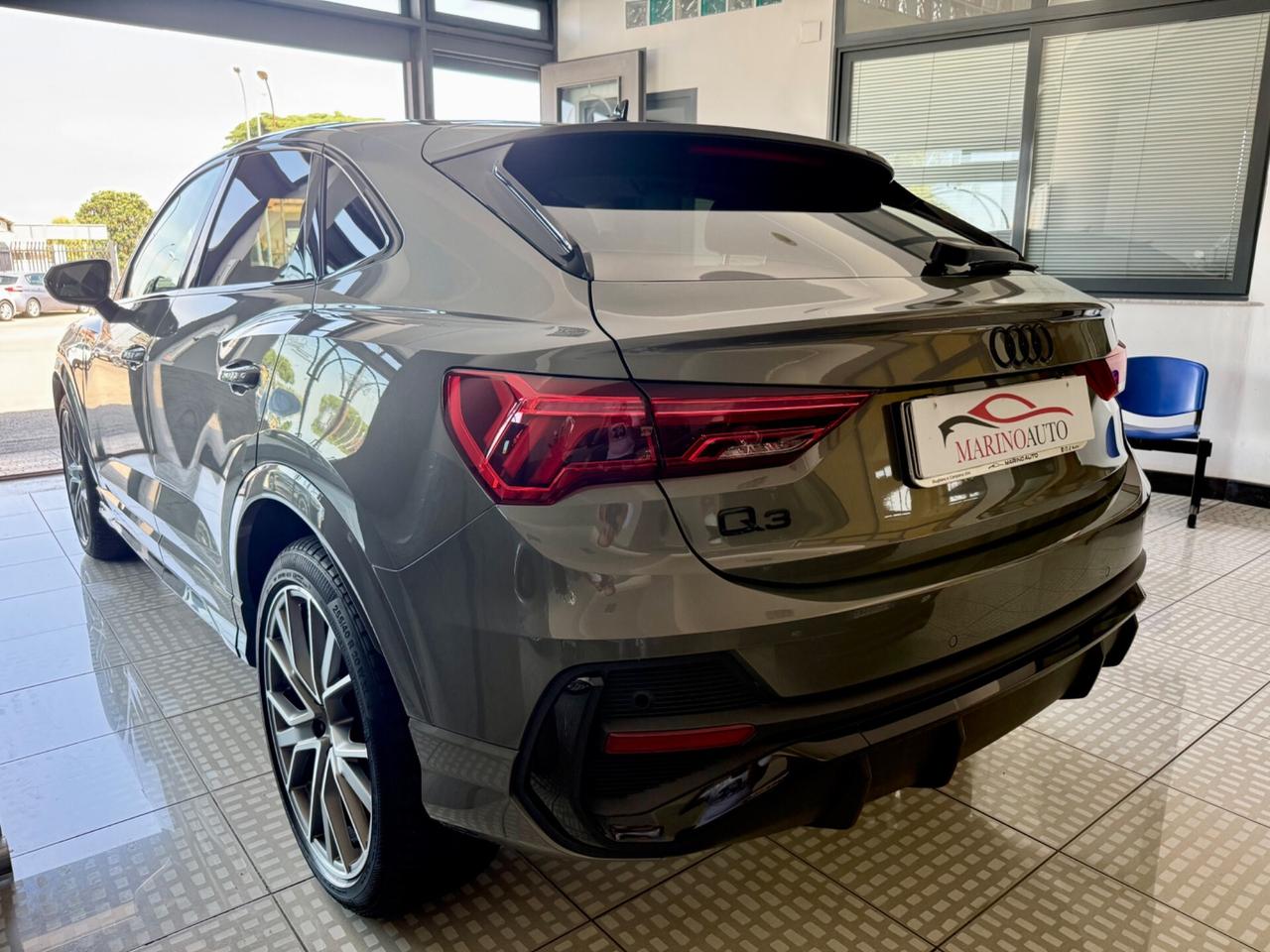 Audi Q3 35 TDI S tronic Identity Black SLine