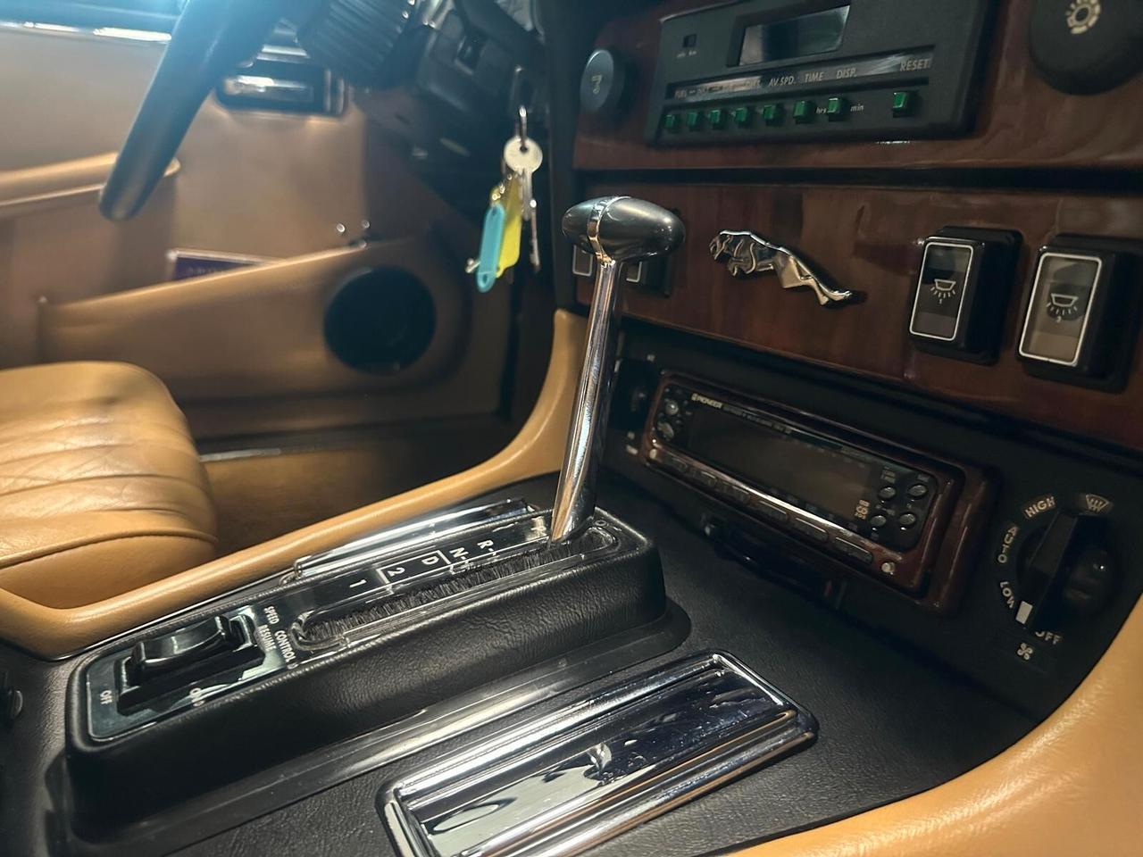 Jaguar XJ12 JAGUAR XJ12 SOVEREIGN 5.3 HE