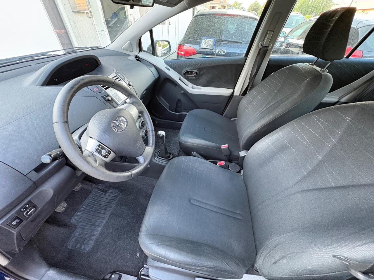 Toyota Yaris 1.0 5 porte Sol