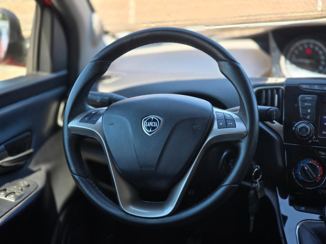 Lancia Ypsilon 1.2 69 CV 5 porte Unyca