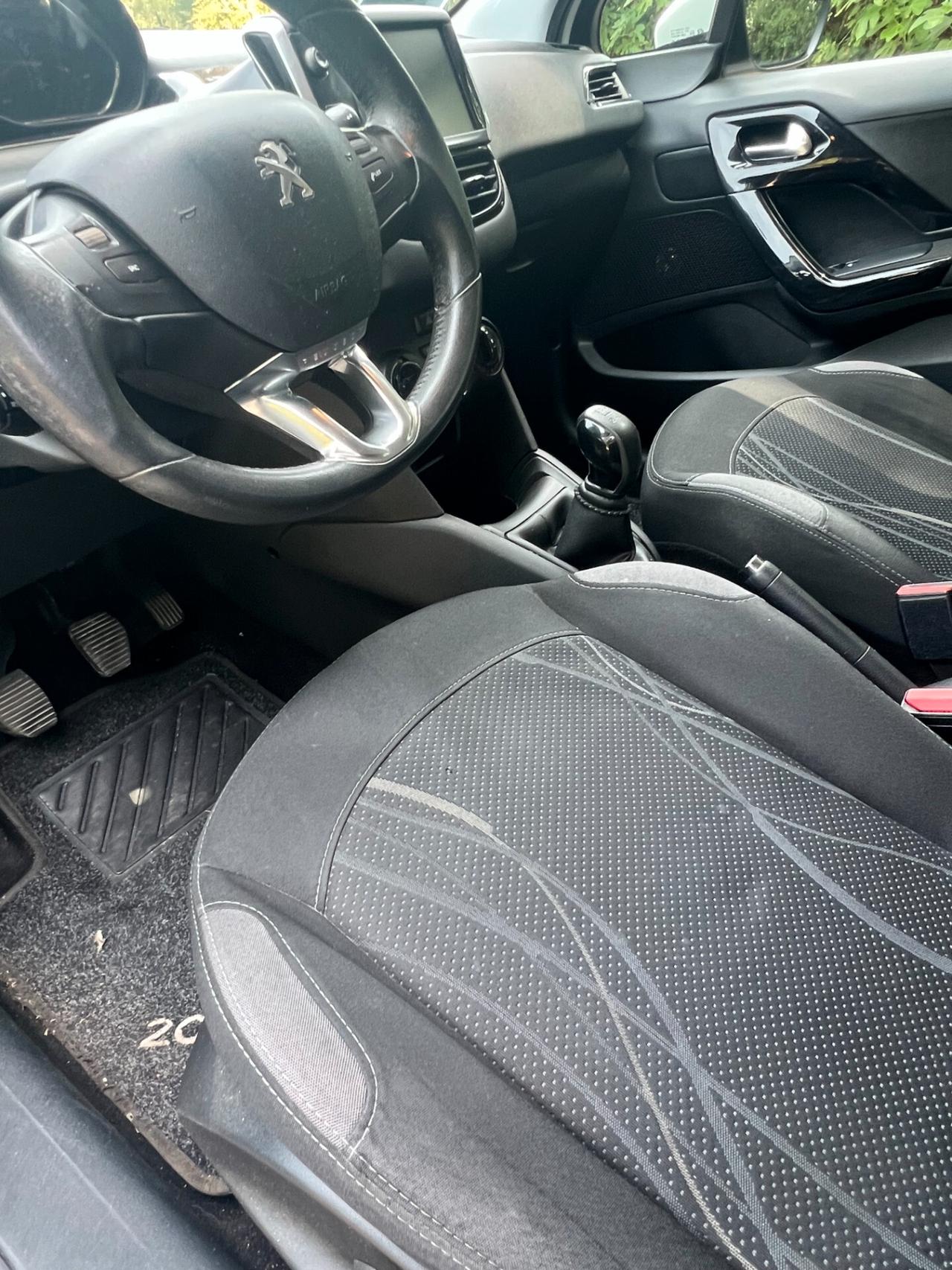 Peugeot 208 1.4 HDi 68 CV 5 porte Allure