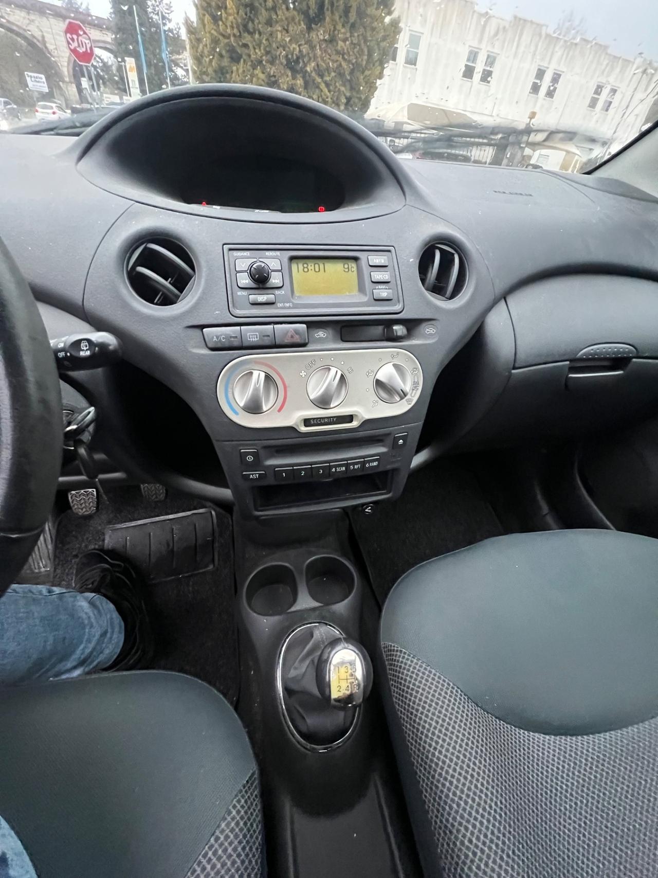 Toyota Yaris 1.0i 16V cat 3 porte