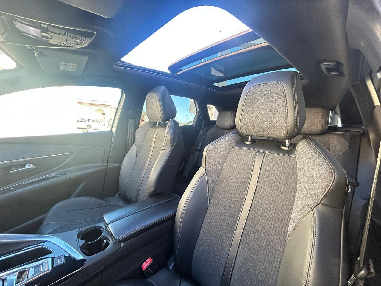 Peugeot 3008 1.5 BlueHDi EAT8 GT-LINE TETTO-2018