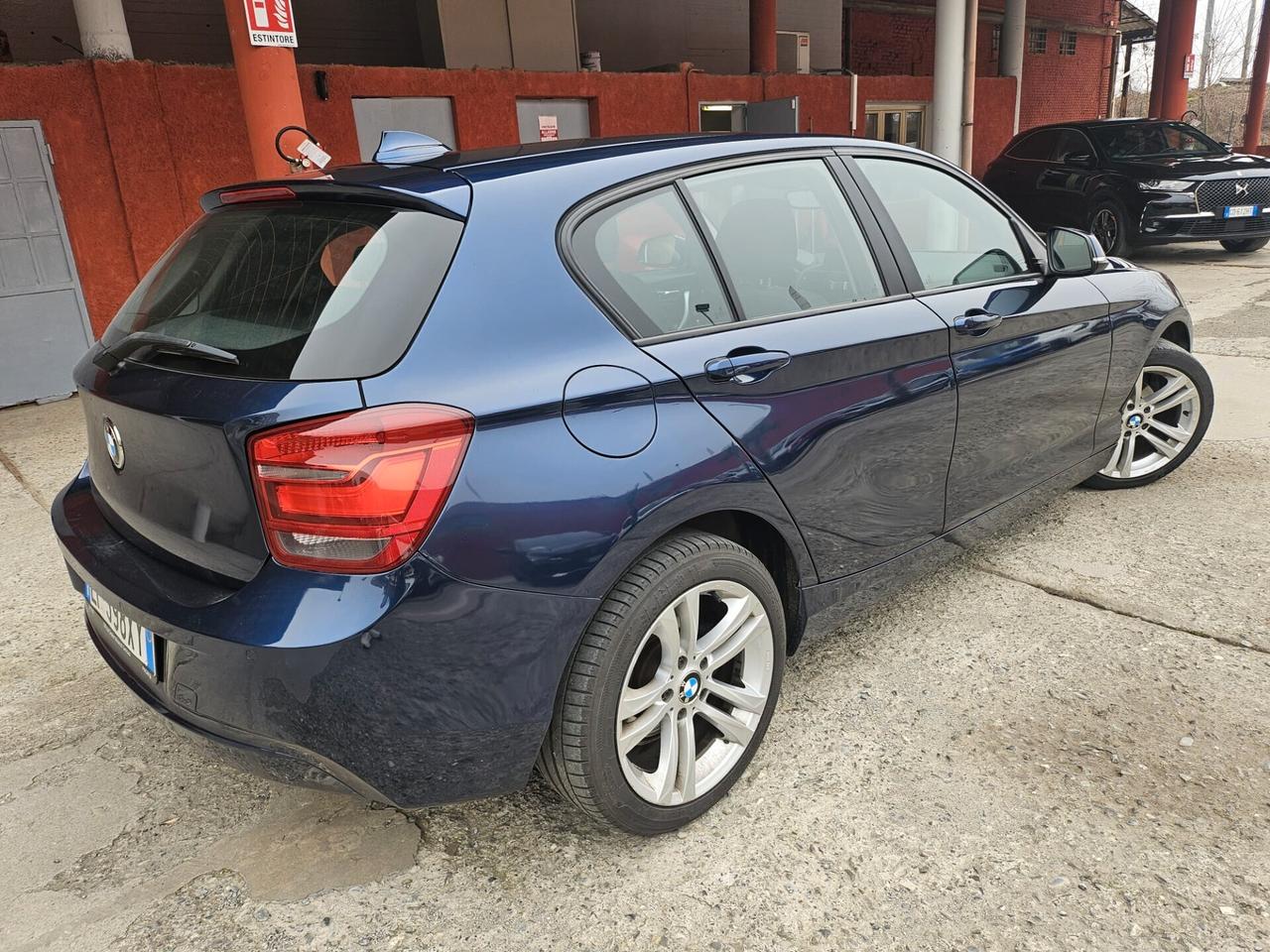 Bmw 118 118d 5p. Unique