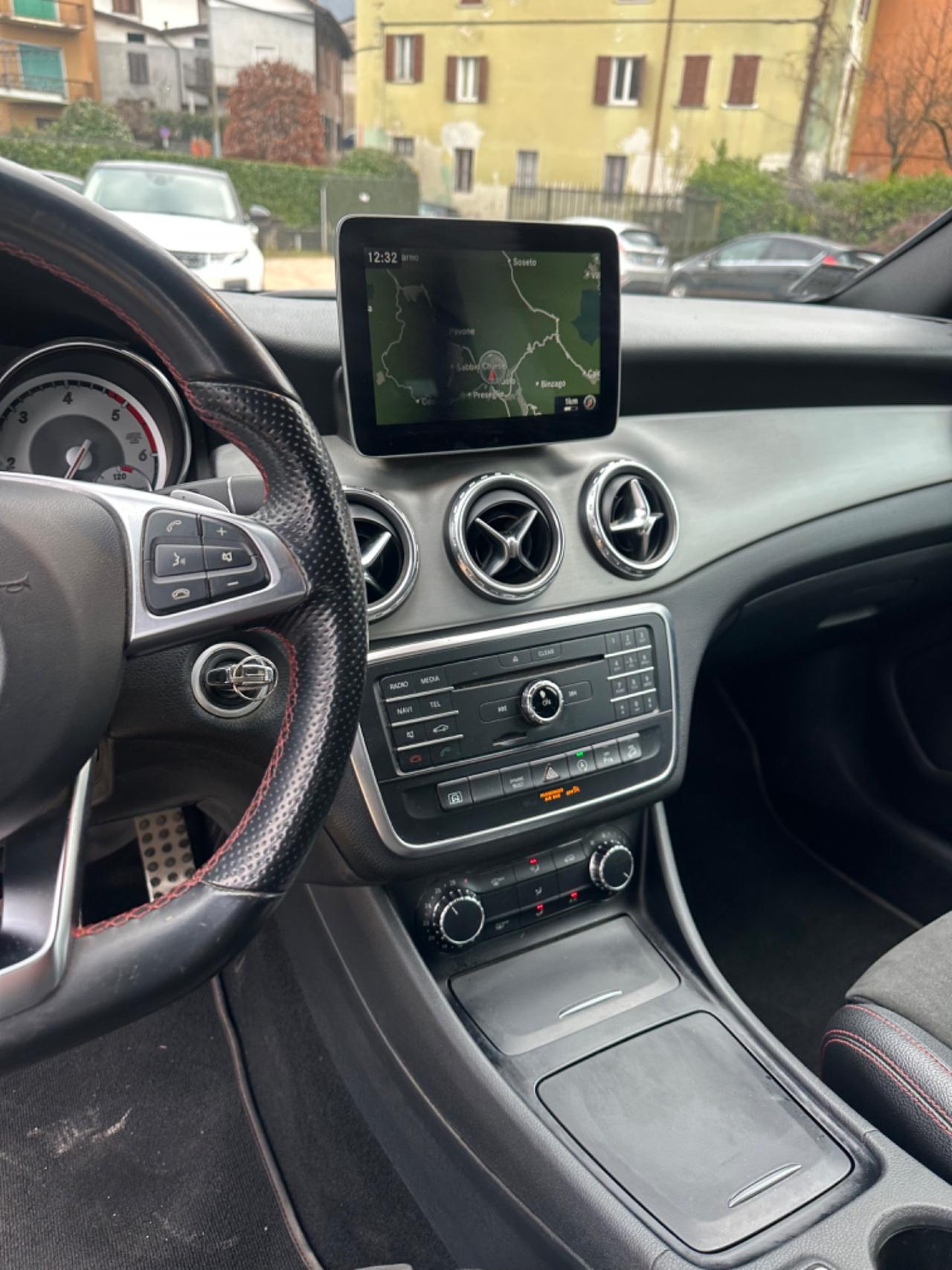 Mercedes-benz GLA 200d 4MATIC PREMIUM UNICOPR