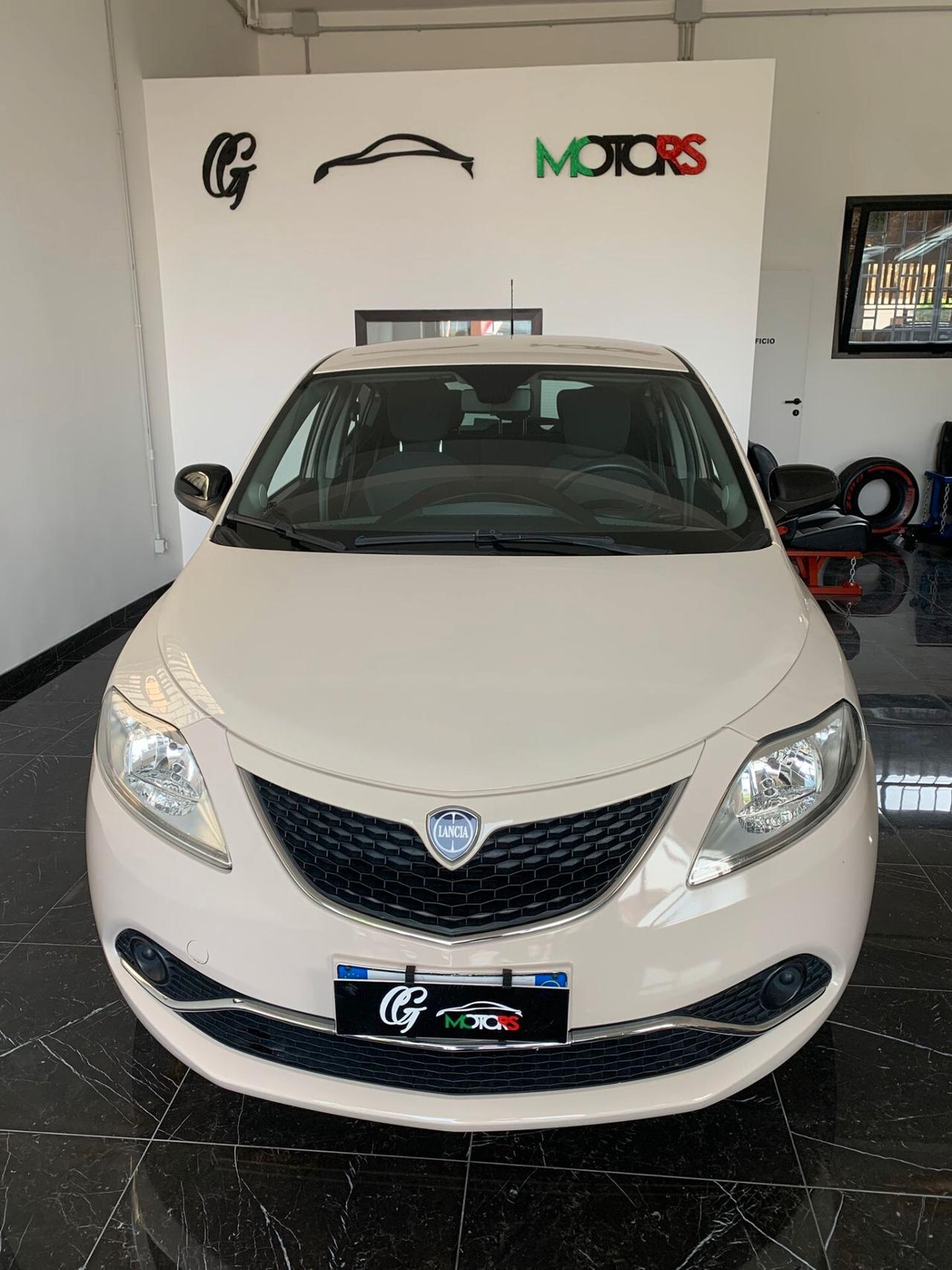 Lancia Ypsilon 1.2 69 CV 5 porte Silver