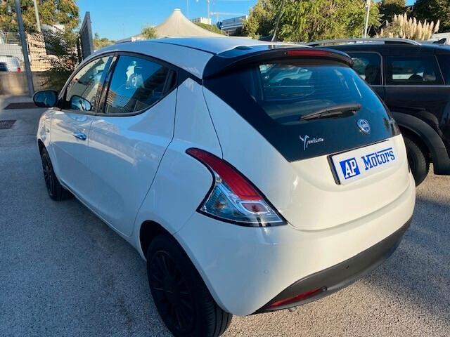 Lancia Ypsilon 1.0 FireFly 5 porte S&S Hybrid Ecochic Silver 2023