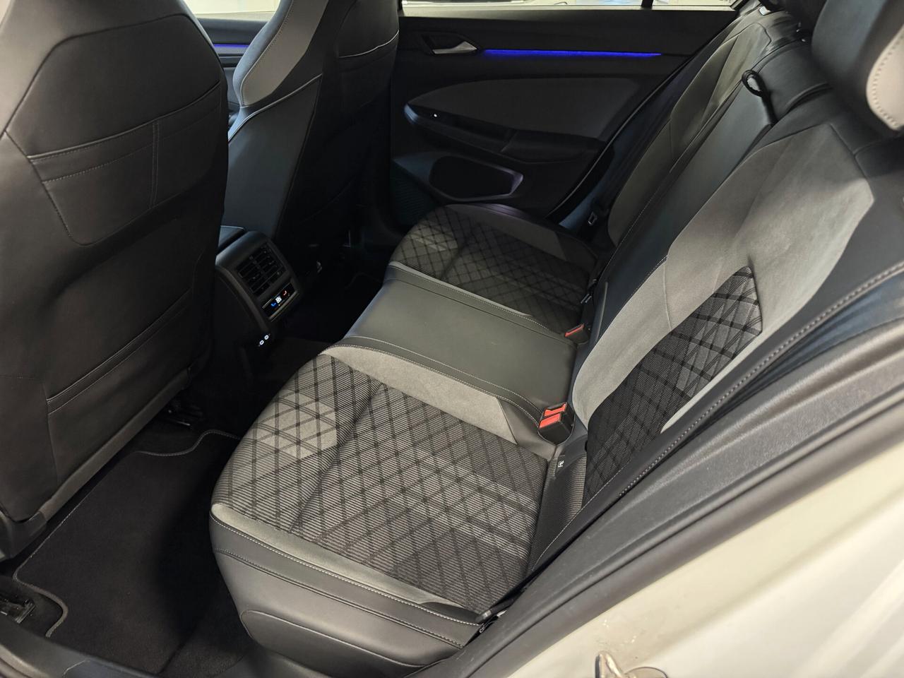 Volkswagen Golf 1.5TSi evo R-Line / NO VINCOLI / Fari Performance