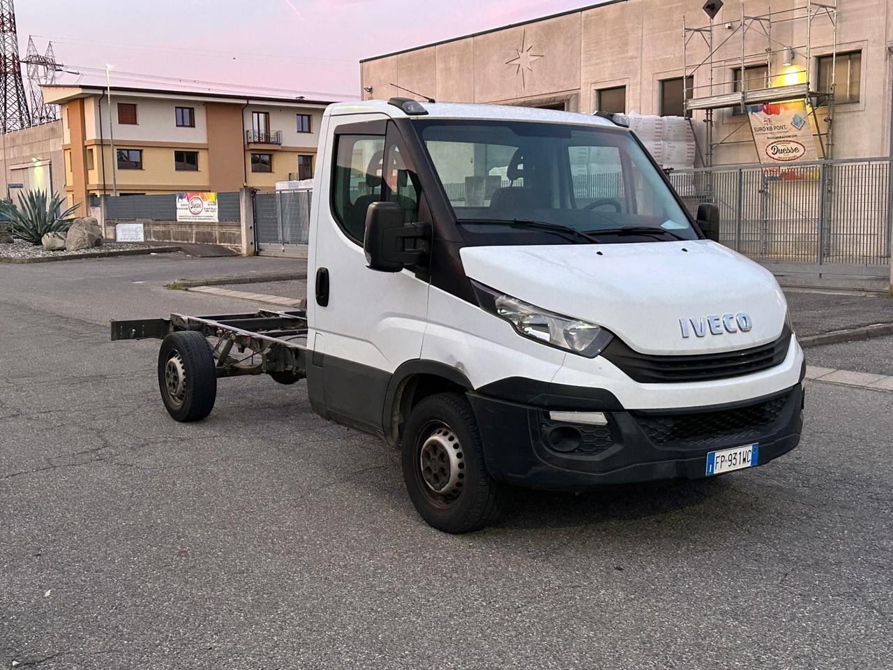 Iveco a telaio con motore rotto