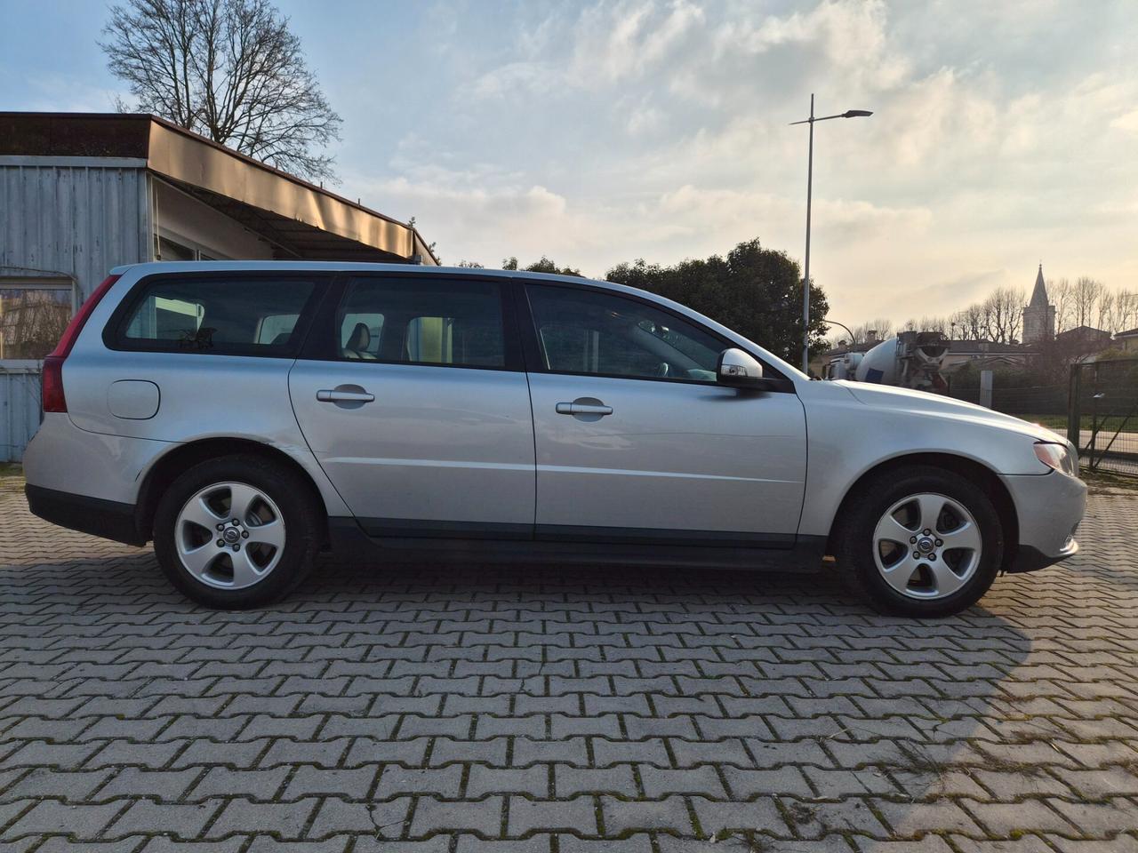 Volvo V70 D5 R-design