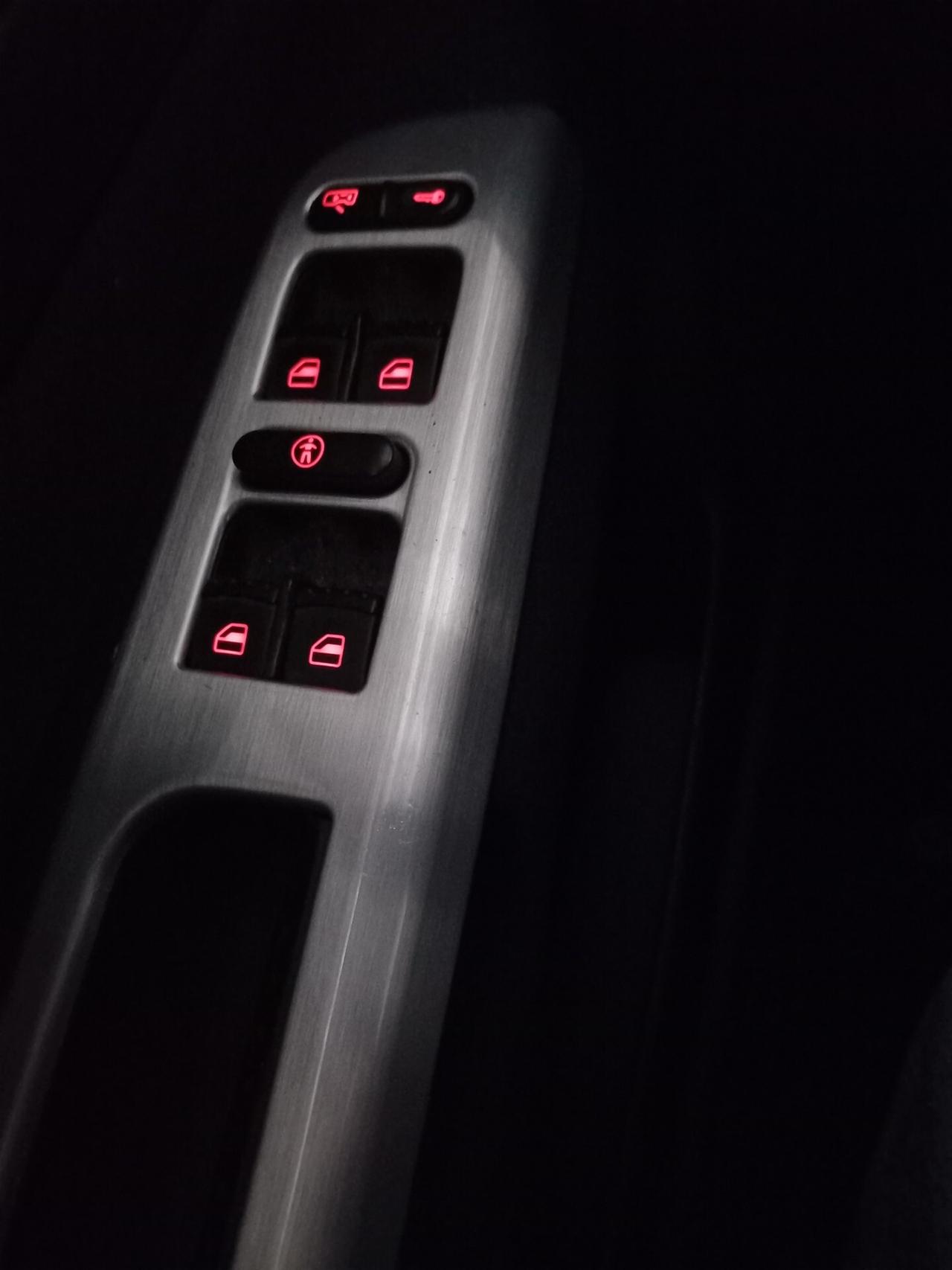 Volkswagen Golf 1.6 16V cat 5 porte Highline