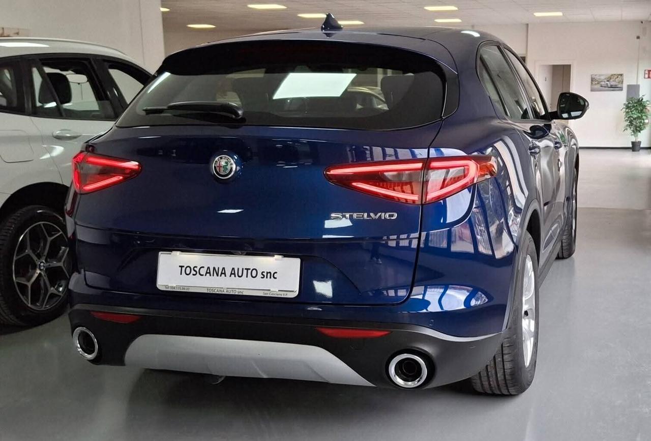 Alfa Romeo Stelvio 2.2 160 CV AT8 con gancio traino