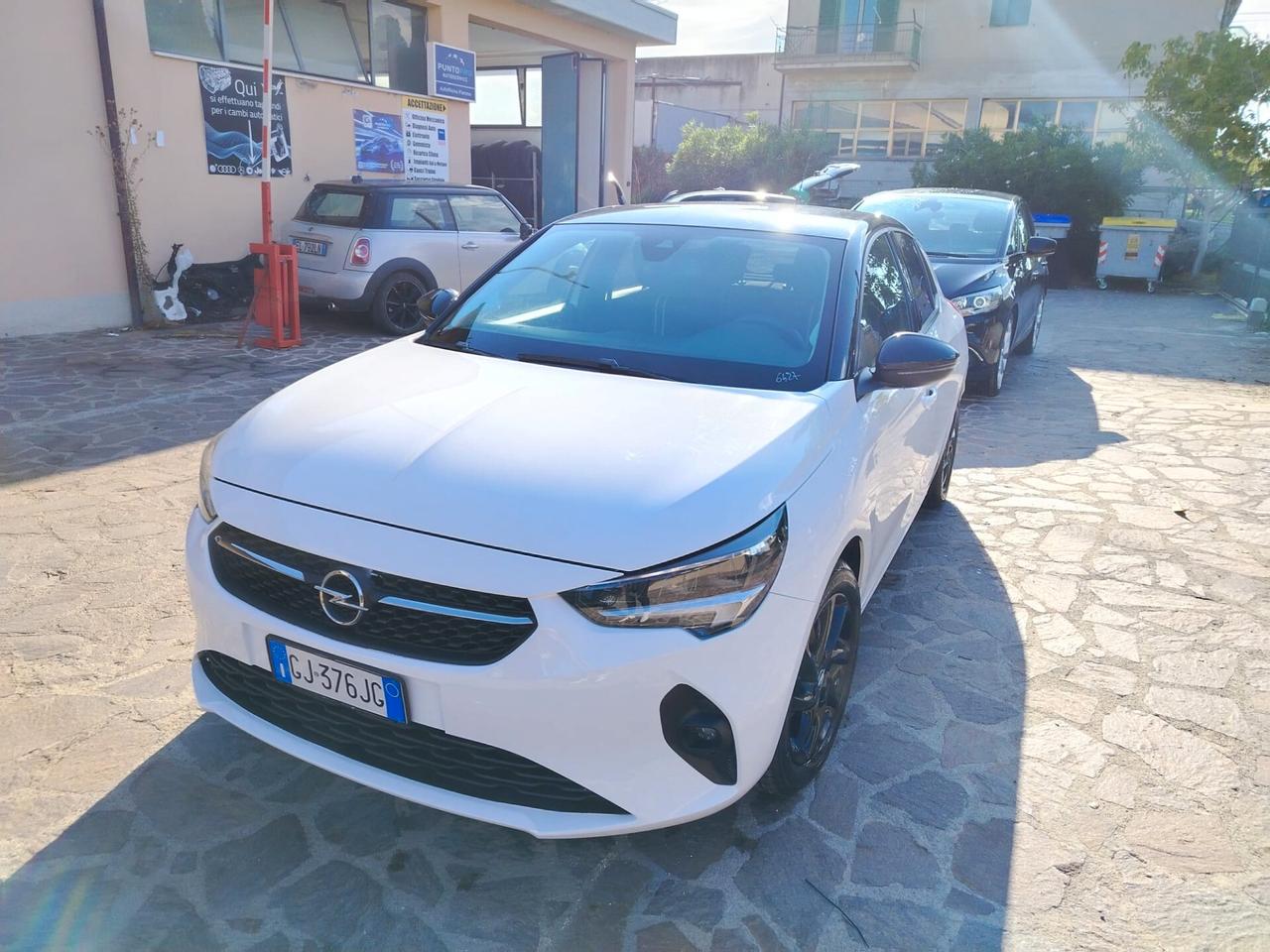 Opel Corsa 1.2 Design & Tech
