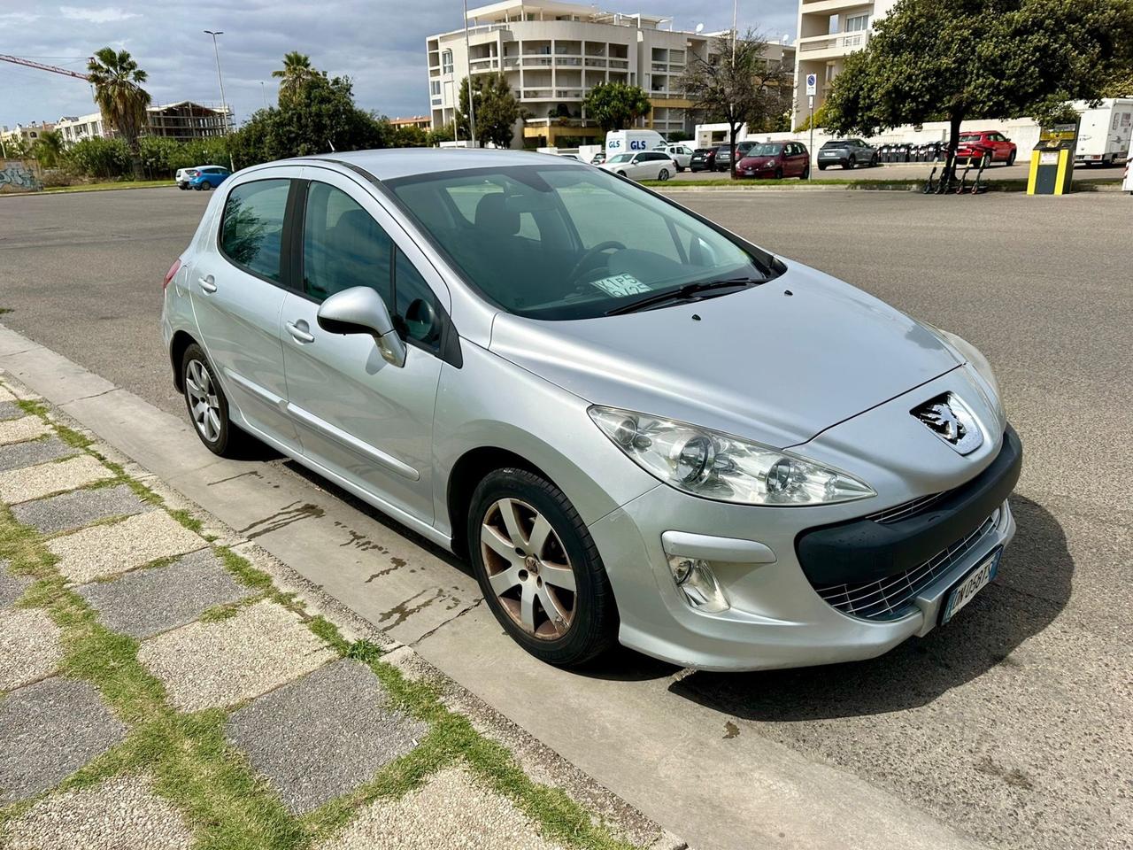 Peugeot 308 1.6 HDi 90CV- Neopatentati