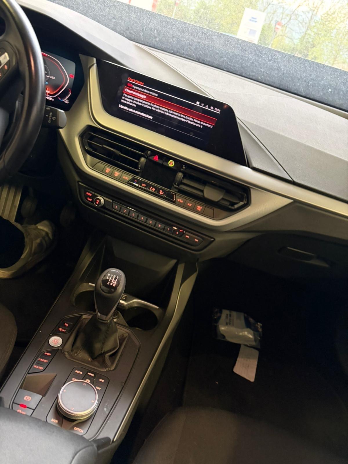 Bmw 116 116d 5p. Business Advantage