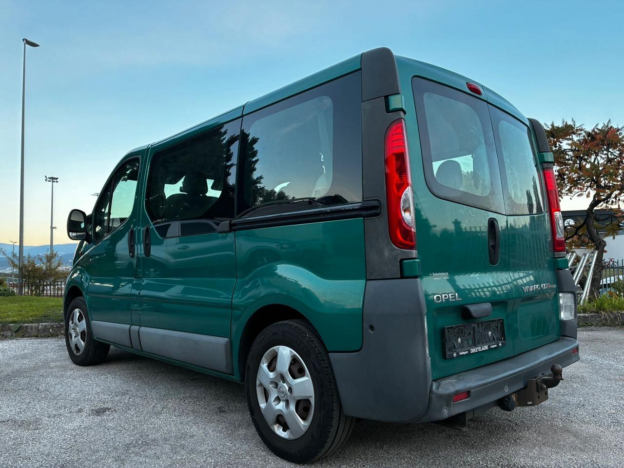 OPEL VIVARO 9 POSTI 2.0 DCi 115CV 6M + GANCIO + DOPPIA PORTA LATERALE