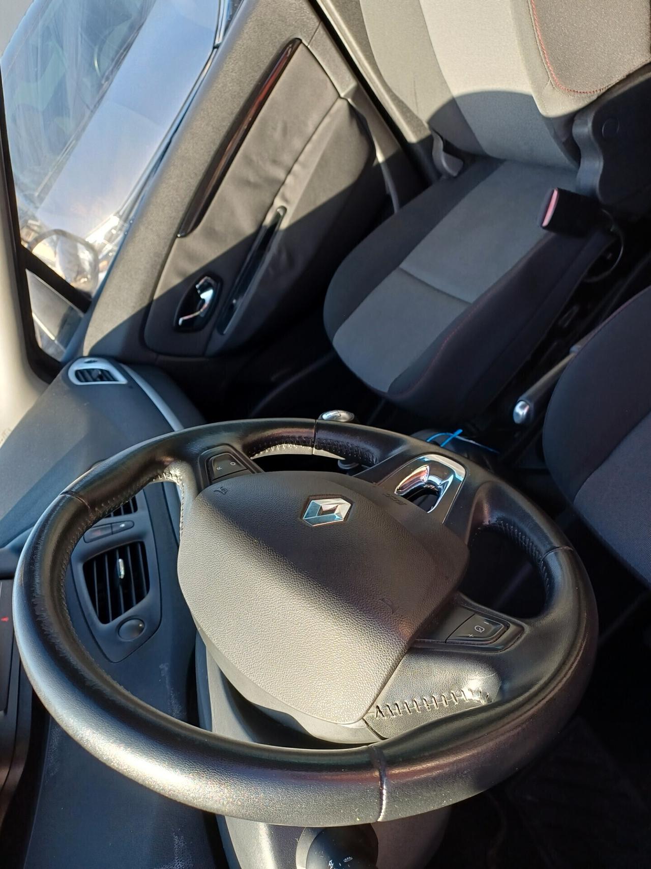 Renault Scenic dCi 110 CV (7 posti)