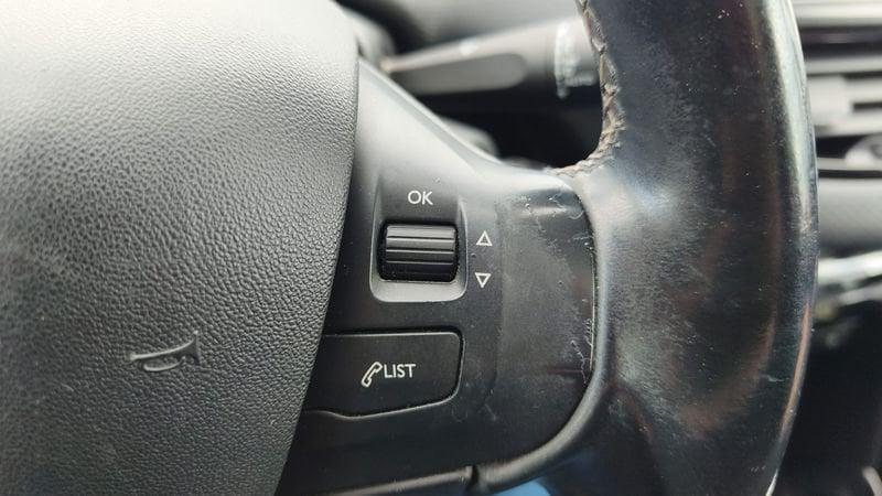 Peugeot 2008 BlueHDi 100cv Allure