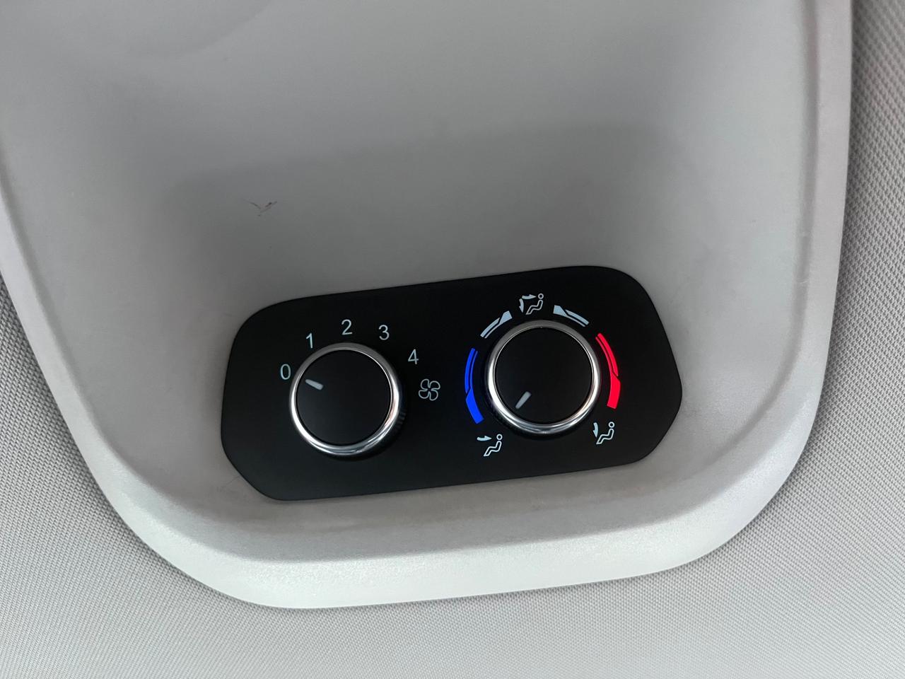 Ford Tourneo Custom 8/9 POSTI 2.0 TDCi Titanium