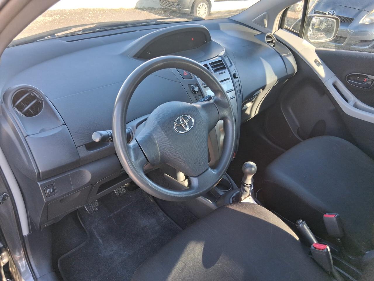 Toyota Yaris 1.0 5 porte Sol