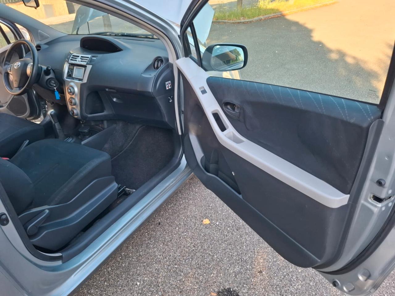 Toyota Yaris 1.0 3 porte 09 SOLO 116.000 KM Navigatore