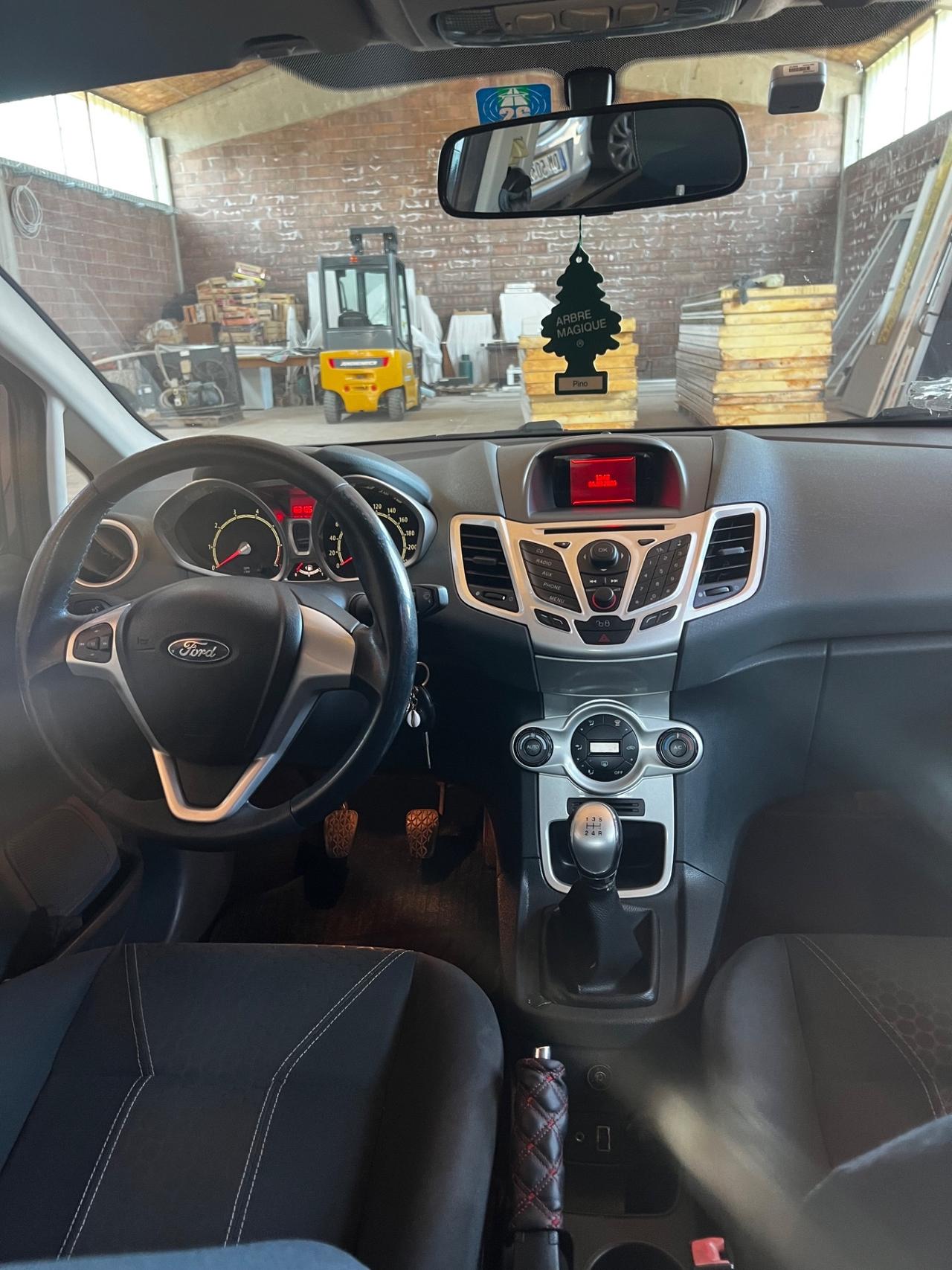 Ford Fiesta 1.4 5 porte Bz.- GPL Titanium