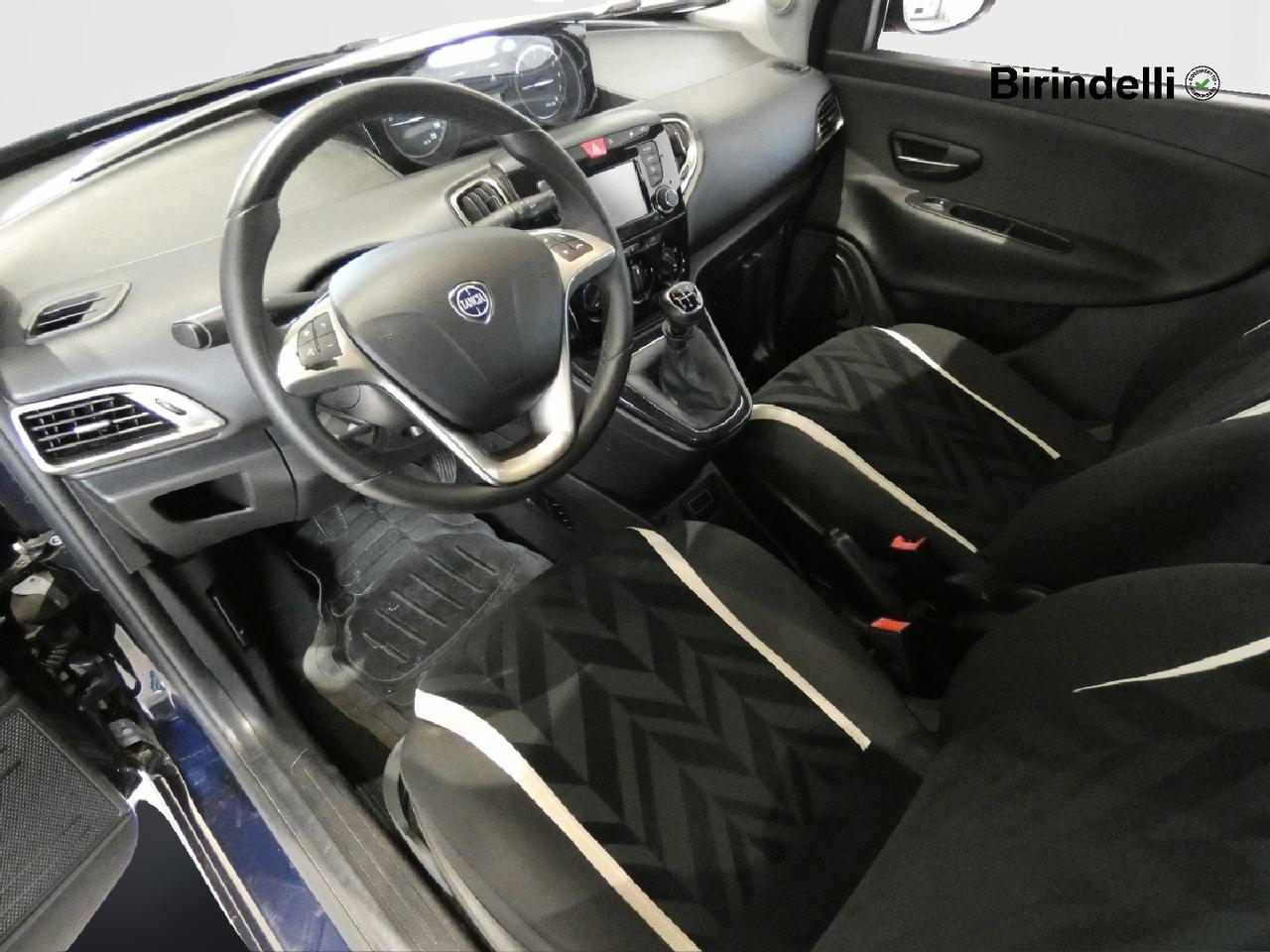 LANCIA Ypsilon 3ª serie - Ypsilon 1.2 69 CV 5 porte Silver