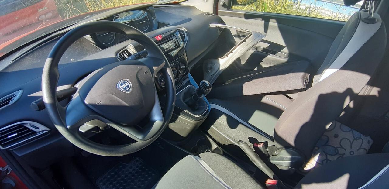 Lancia Ypsilon 1.2 69 CV 5 porte Elefantino