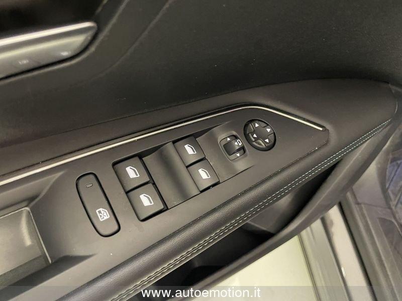 Peugeot 3008 Hybrid4 300 e-EAT8 Allure