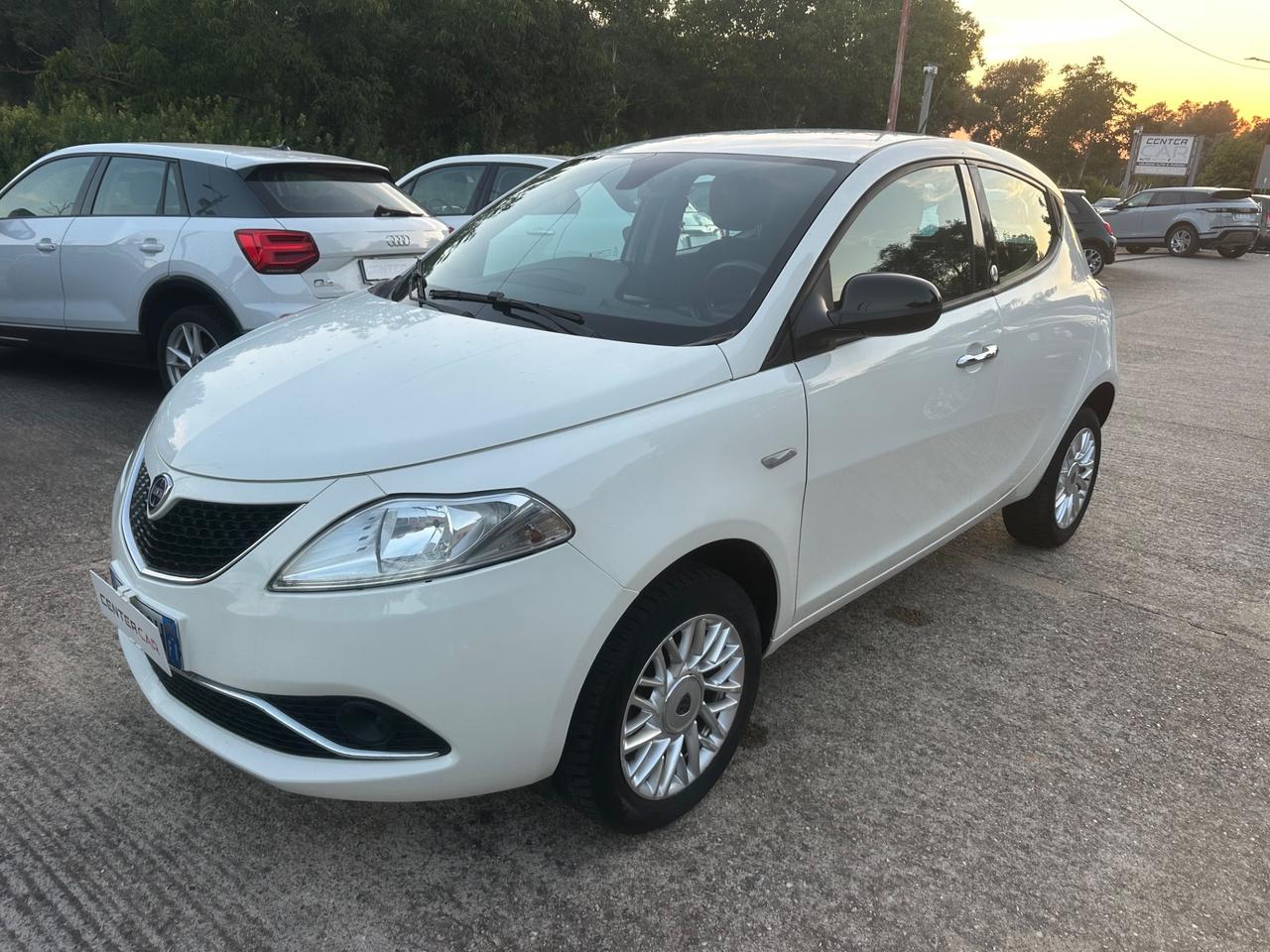 Lancia Ypsilon 0.9 TwinAir 85 CV 5 porte Metano Ecochic Elle