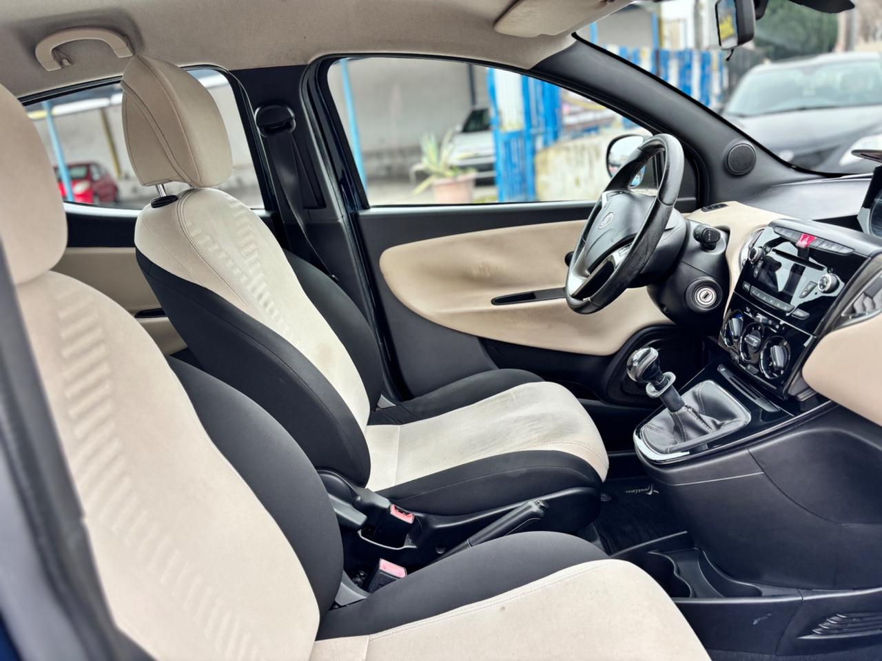 Lancia Ypsilon 0.9 TwinAir 85 CV 5 porte S&S DFN 30th Anniversary