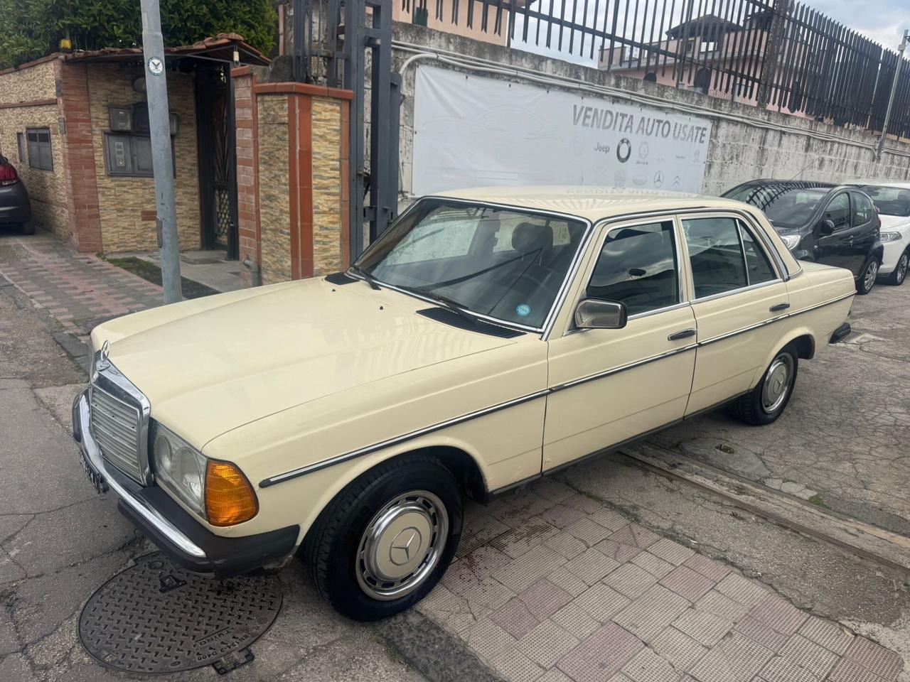 Mercedes-benz 200 berlina