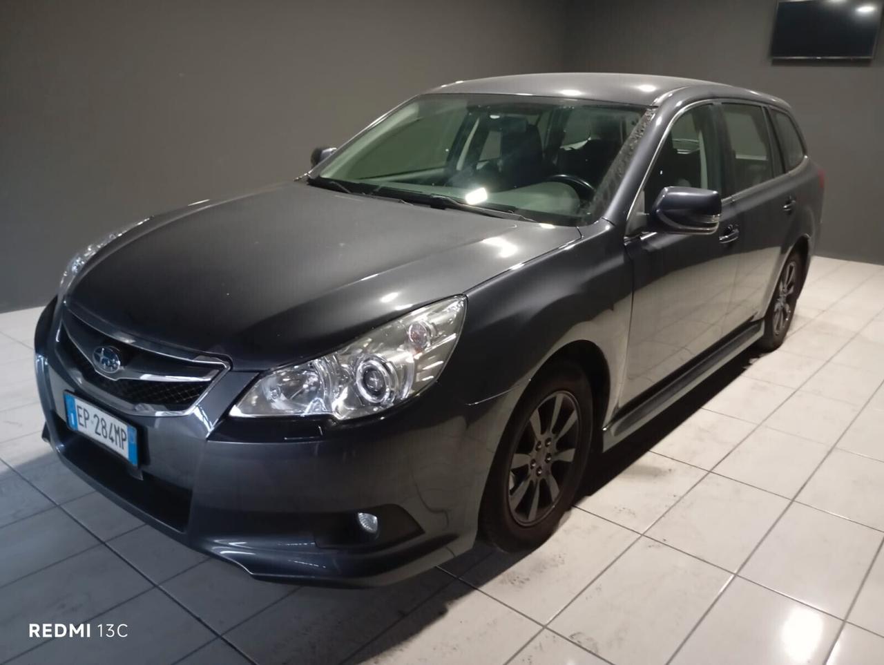 Subaru Legacy del 2013 GPL 2033 GANCIO TRAINO THULE