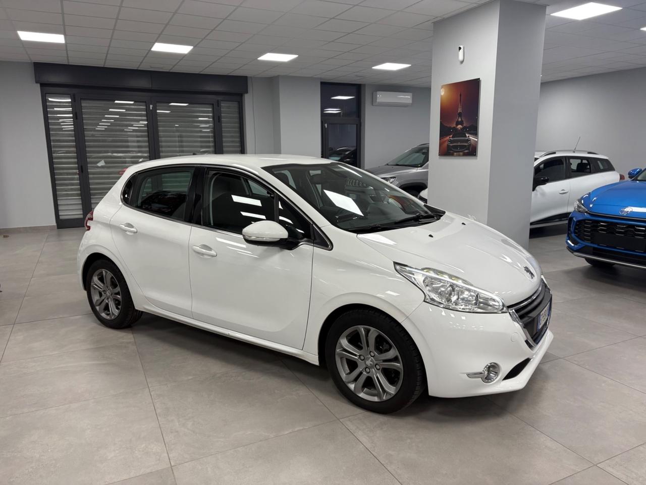 Peugeot 208 1.6 hdi 92 CV 2013 neopatentati