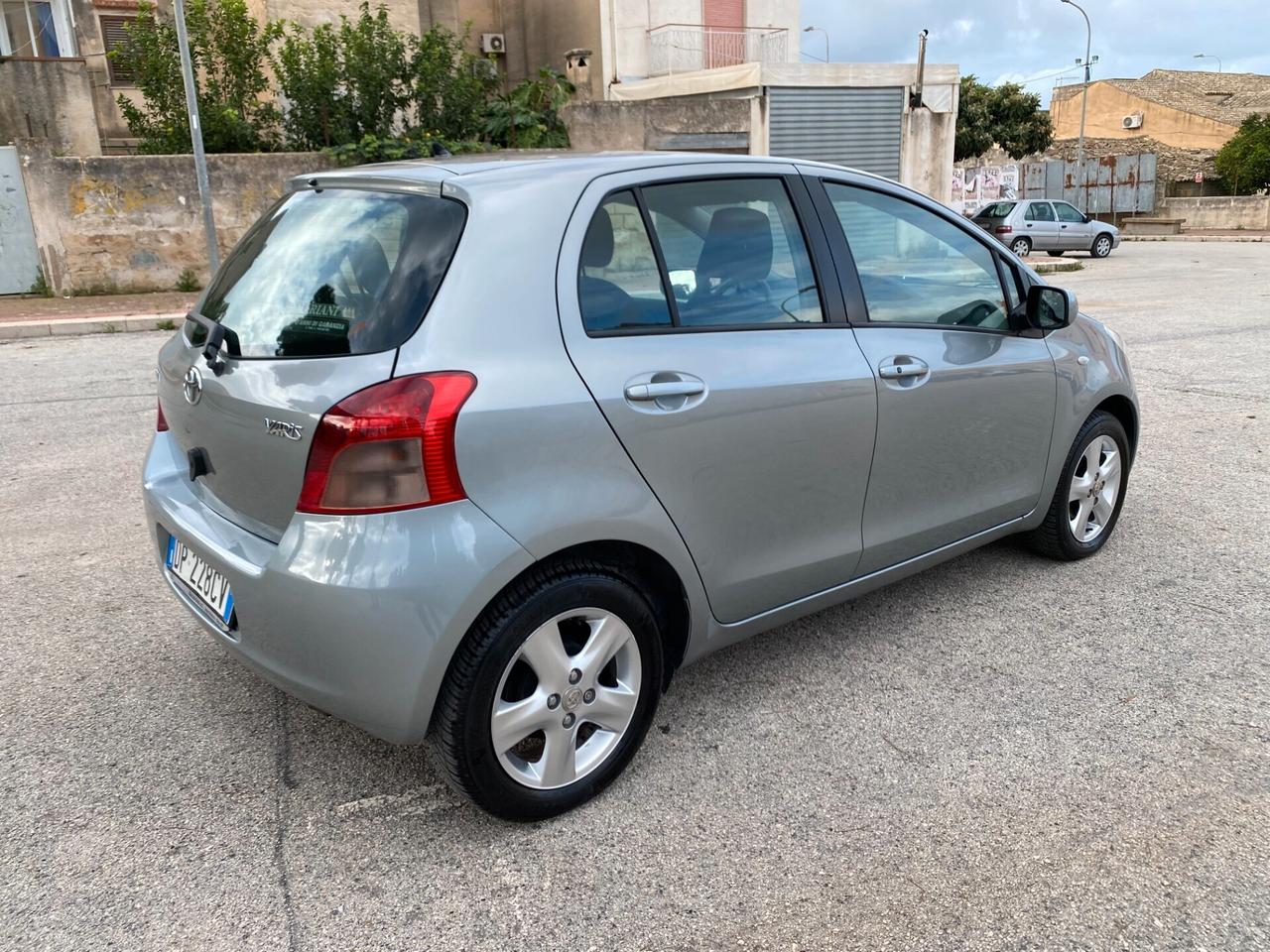 Toyota Yaris 1.3 5 porte Navi