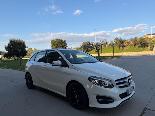 MERCEDES-BENZ B 180 SPORT+NAVI+LED+RCAM+PELLE-TEX+CRUISE+17BLACK