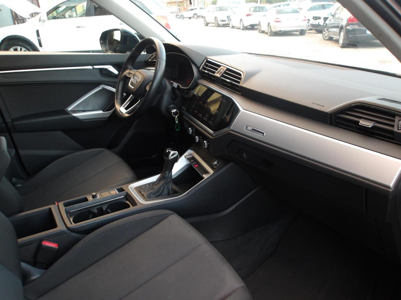 Audi Q3 35 2.0 tdi Business s-tronic