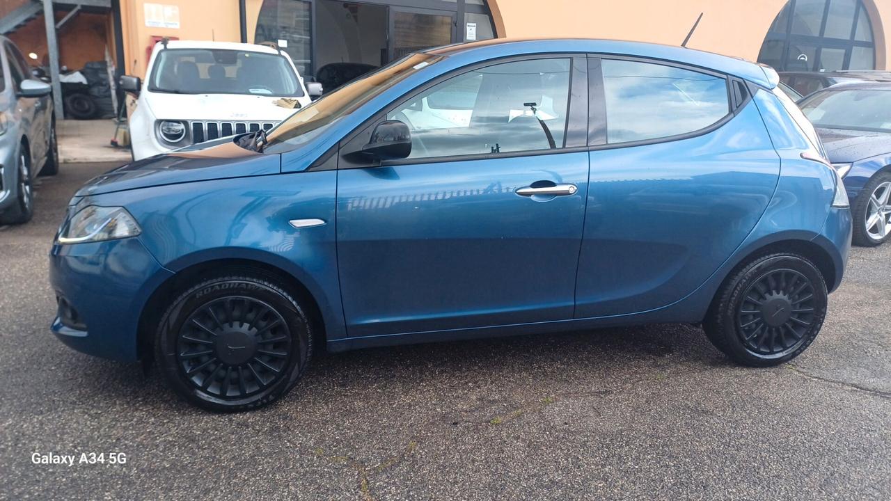 Lancia Ypsilon 1.0 FireFly 5 porte S&S Hybrid Gold