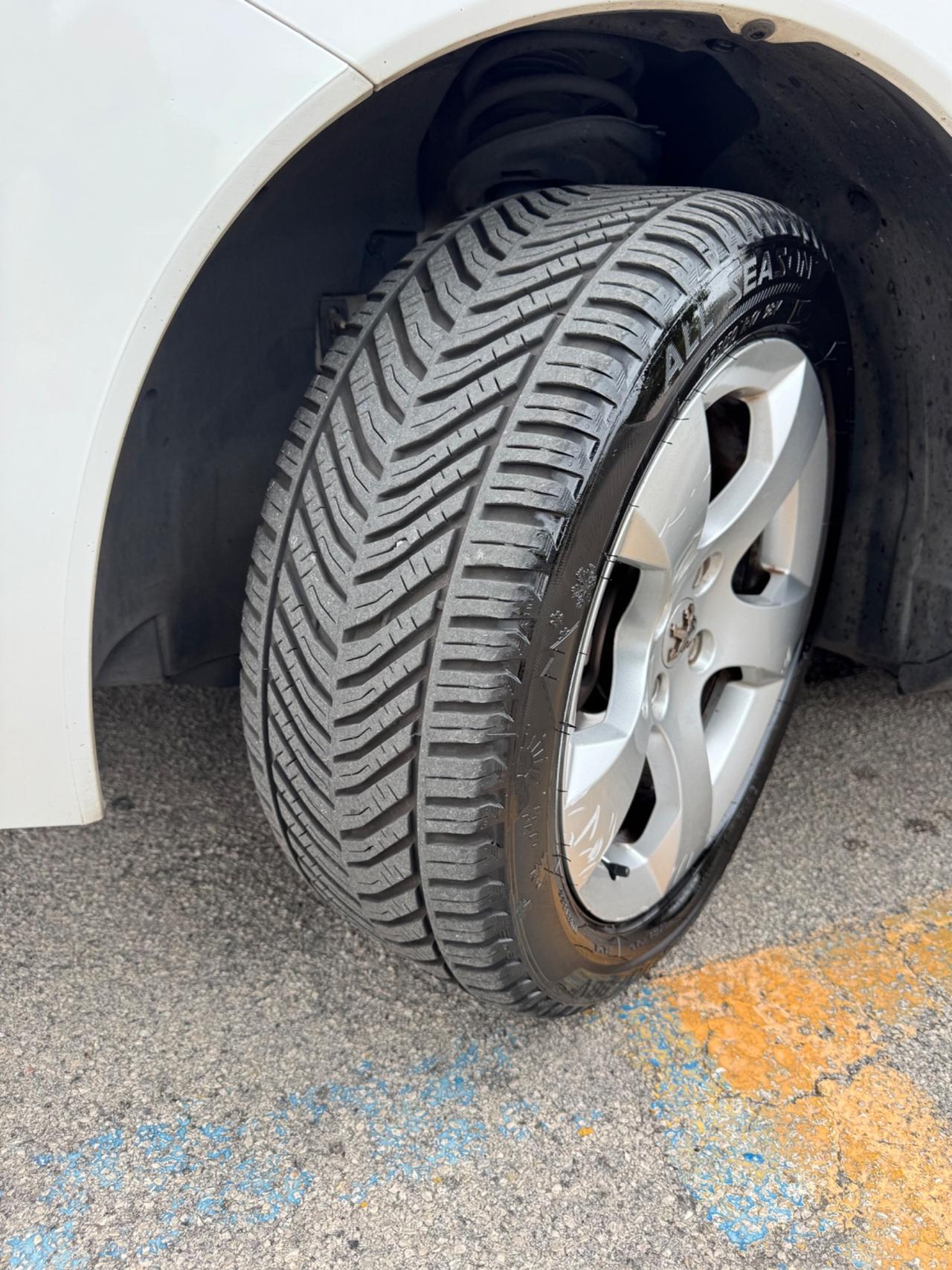 Peugeot 3008 1.6 HDi 115CV Allure