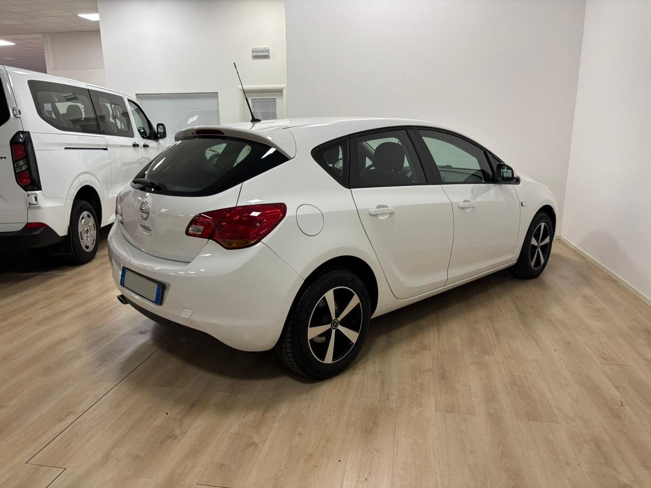 Opel Astra 1.4 Turbo 140CV 5 porte GPL
