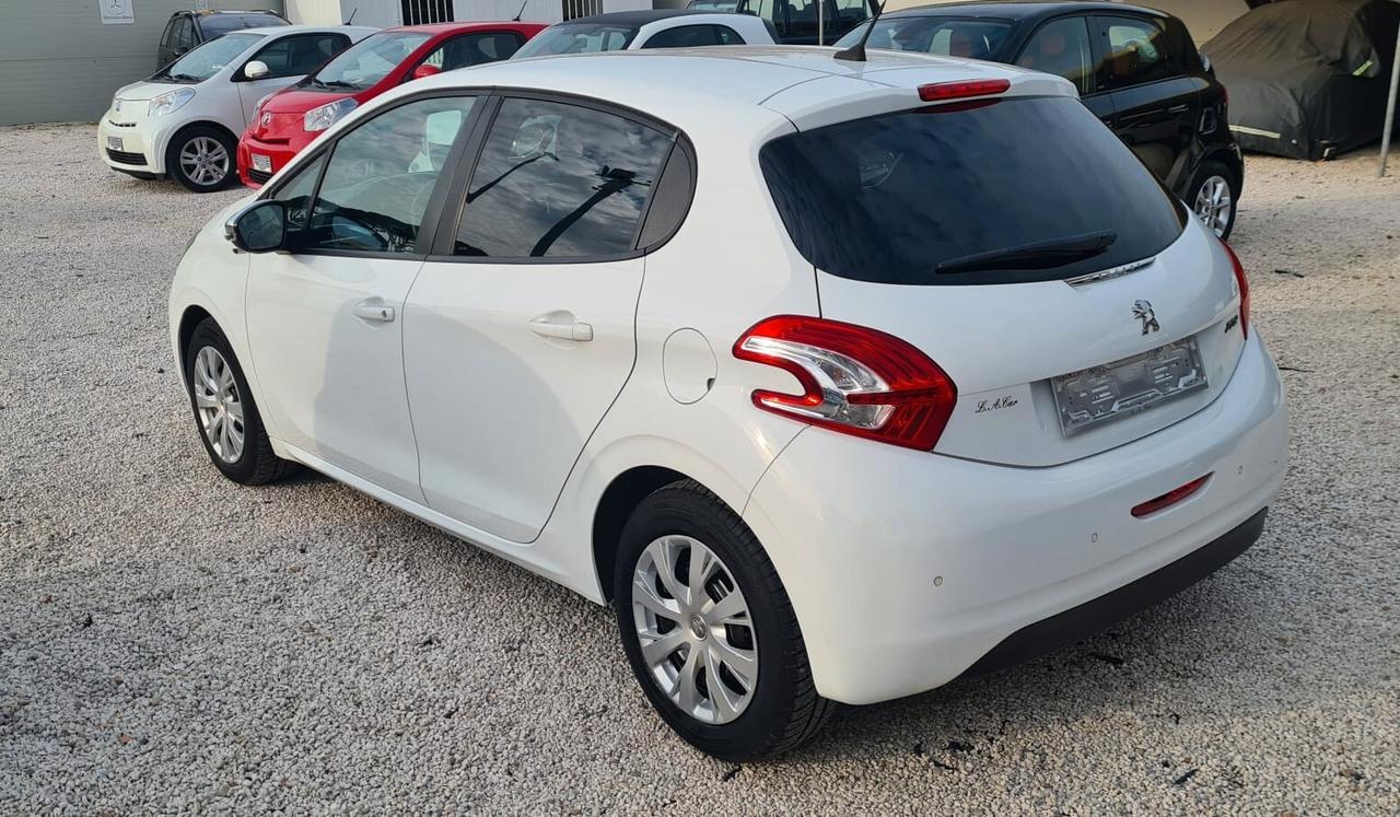 Peugeot 208 1.2 BENZ.NAVIGATORE GARANZIA 12 MESI NESSUN OBBLIGO FINANZIARIO