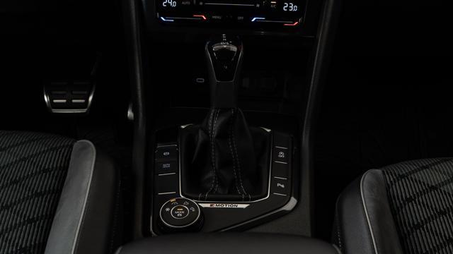 VOLKSWAGEN Tiguan 2.0 TDI SCR DSG 4MOTION R-Line UNIPRO