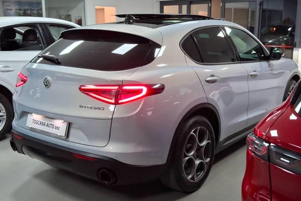 Alfa Stelvio 210 CV Q4 Sprint tetto panoramico full optional