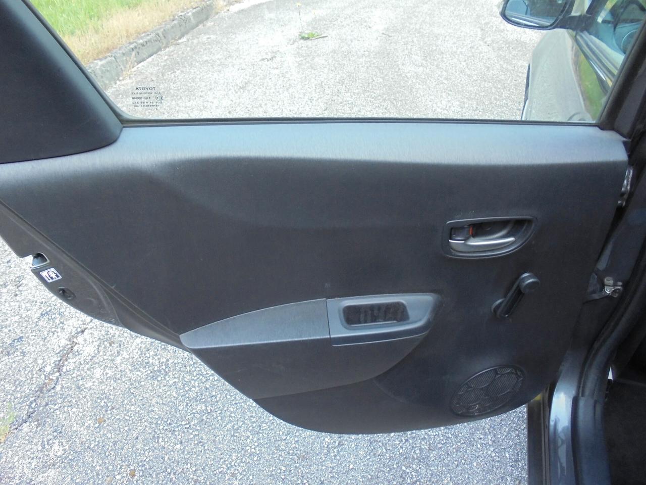 TOYOTA YARIS 1.0 VVT-i 5P ACTIVE – UNIPROPRIETARIO-