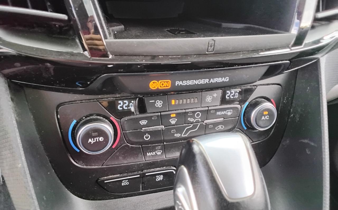 Ford Tourneo Connect 1.5 TDCi 120 CV Powershift Titanium